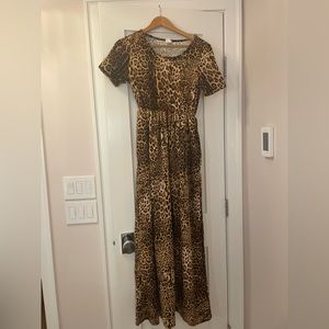 Col 1972 leopard print maxi dress with pockets. Size small. Never worn. EUC
